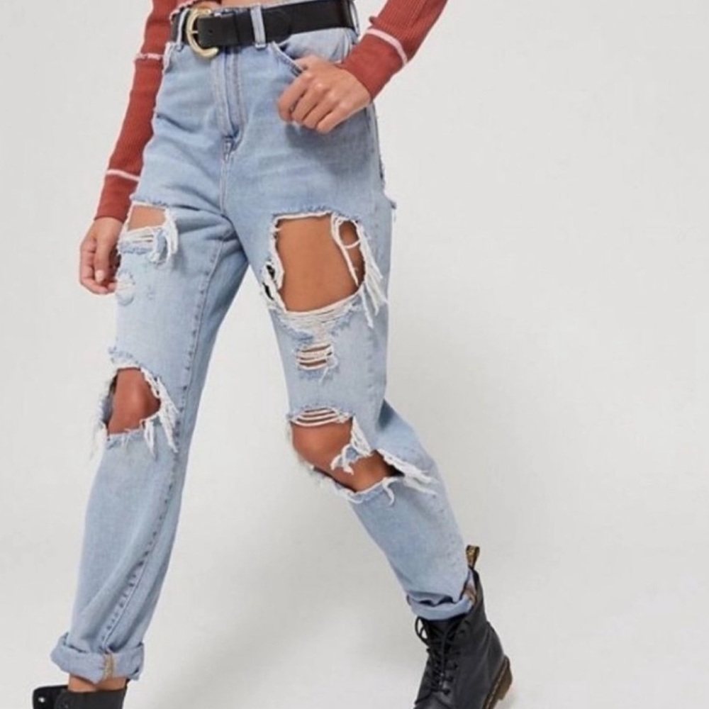 BDG Urban Outfitters Mom High Rise Ripped Jeans Size 27